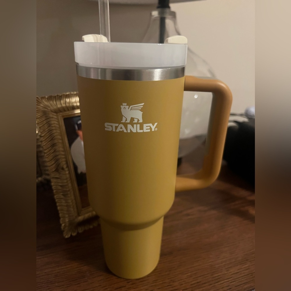 Stanley 40 oz mustard gently used